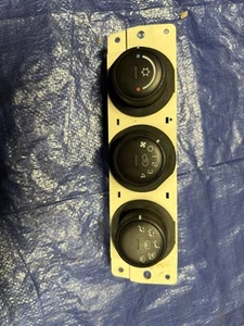 2006 - 10 Hummer H3 Climate Control Panel A/C Heater Control - Picture 1 of 10