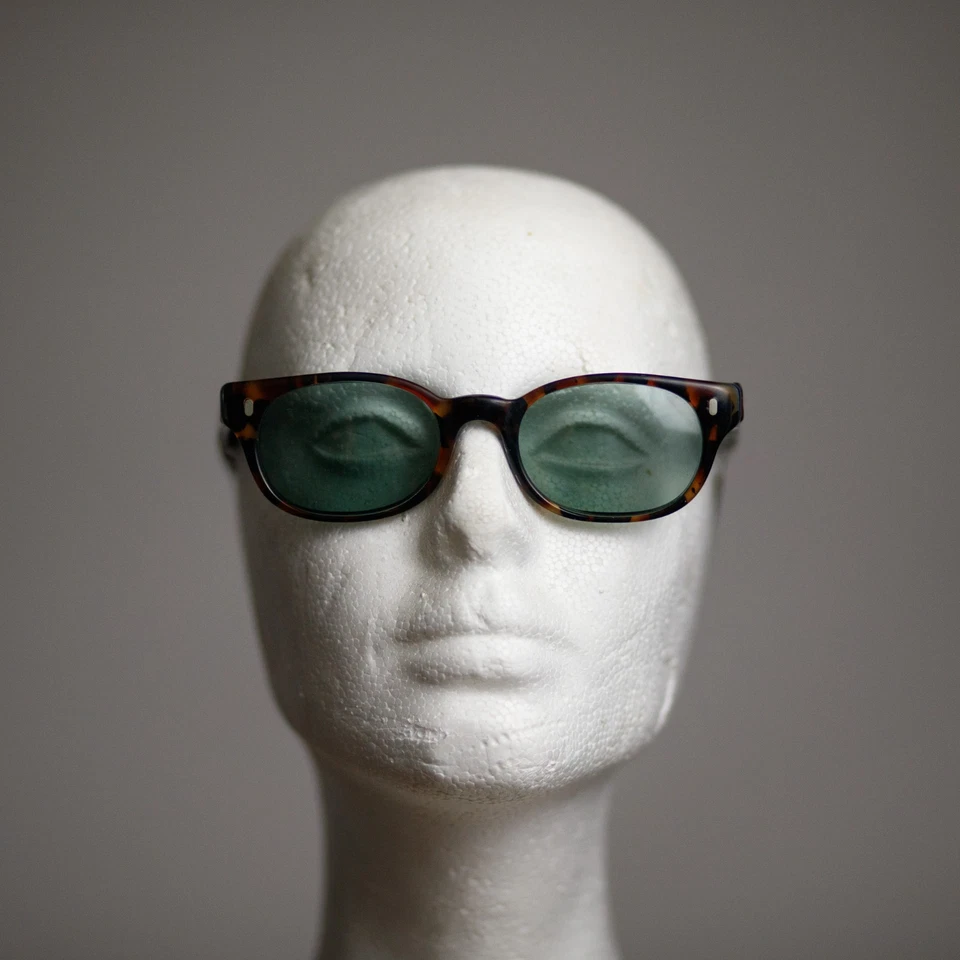 Gafas de sol vintage Tommy Hilfiger años 90 monturas tortuga Foto 1 de 4