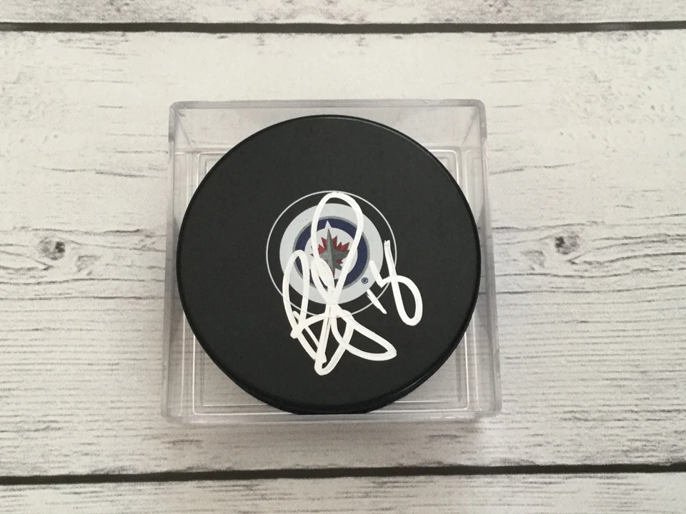 Bryan Little Autografiado Firmado Winnipeg Jets Hockey Puck b Foto 1 de 1