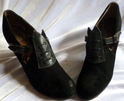 VINTAGE 1920s-1930s BLACK SUEDE & LEATHER SHOES Size 6  - Image 1 of 4