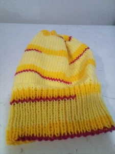 hand knitted hat - Picture 1 of 4