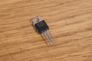 Transistor TIPXXX - Ubicación: EQ-66-18 - Imagen 1 de 24