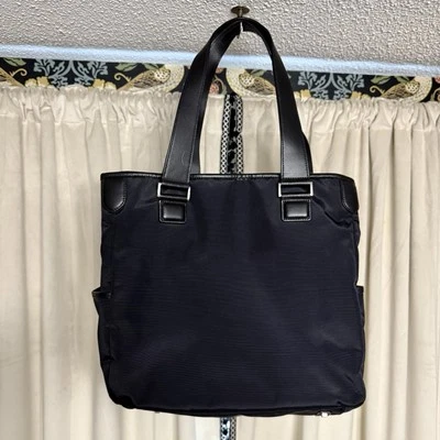 Bolso de Mano Tumi Negro Nylon y Cuero Clásico Viaje de Cercanías SIN USAR NUEVO SIN ETIQUETAS Foto 1 de 4