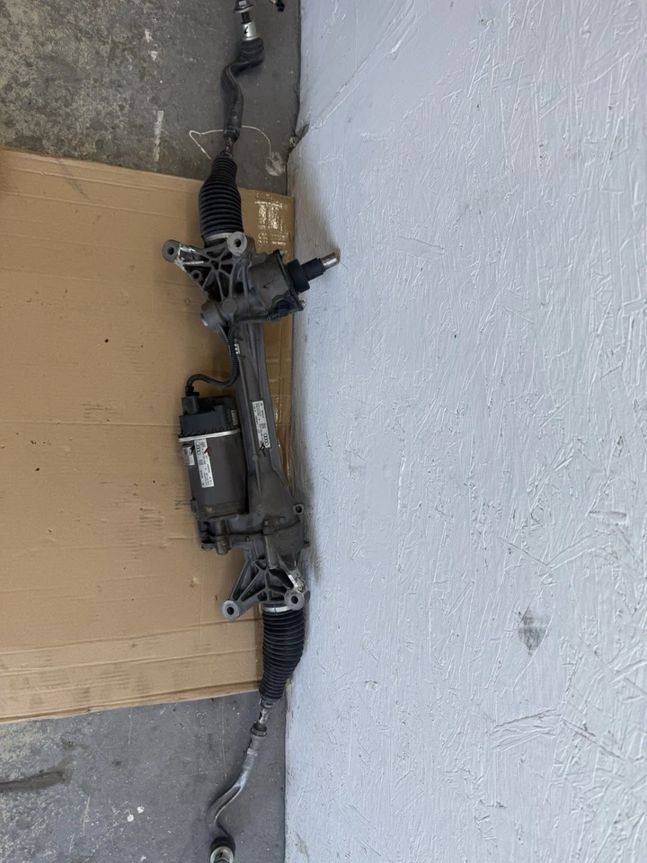 Audi A4. A5. Barra de dirección 2017-2024 Foto 1 de 4