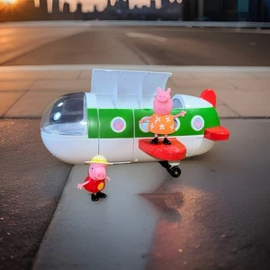 Peppa Pig Holiday Flugzeug Fahrzeug Spielset sprechendes Flugzeug mit 2 Figuren getestet - Bild 1 von 5