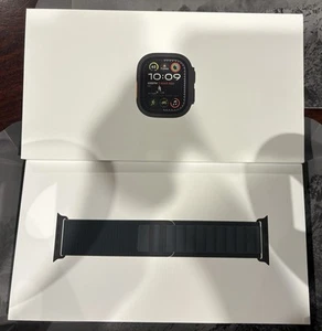 Apple Watch Ultra 2 49mm Black Titanium Case With Dark Green Alpine Loop - Small - Photo 1 sur 7