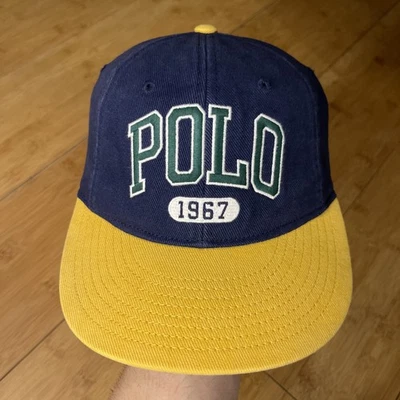 Chapéu Polo Ralph Lauren Azul Marinho Ouro Verde 1967 Chino Script Couro Strapback Excelente Estado Usado - Imagem 1 de 4