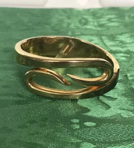 Shiny Gold Tone Spring Hinge Opening Geometric Swirl Design Cuff Bracelet - Picture 1 of 8