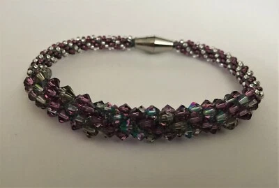 Pulsera con cuentas de cristal de Swarovski y semillas de Toho cierre magnético de acero inoxidable Foto 1 de 4