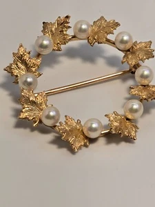 Vintage marked 14k Gold fill wreath brooch faux pearls maple leaves - Picture 1 of 5