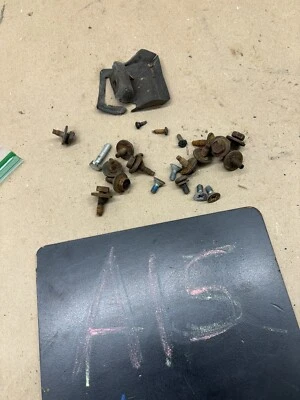 Camión Ford 1973 1979 F150 B100 F250 Bronco usado puerta ventana herrajes pernos pernos Foto 1 de 4