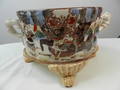 Maceta Satsuma japonesa de colección para hombres Moriage con patas torneadas Foto 1 de 4