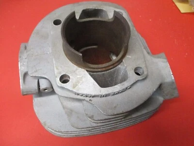 NOVO SEM ETIQUETAS OEM ORIGINAL SUZUKI 1971 1972 1973 1974 1975 TS250 CILINDRO 11211-30001 - Imagem 1 de 4
