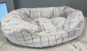EYAY Faux Fur 24" by 19" Large Cuddler Calming Dog and Cat Bed - Picture 1 of 8