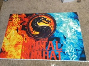 Mortal Kombat Feuer/Eis Logo Hängewand Wandteppich helle Farbe Top Zustand - Bild 1 von 11