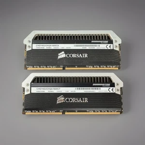 Two Corsair Dominator Platinum 16GB (2x 8 GB) 1600MHz CMD16GX3M2A1600C7 - Picture 1 of 4