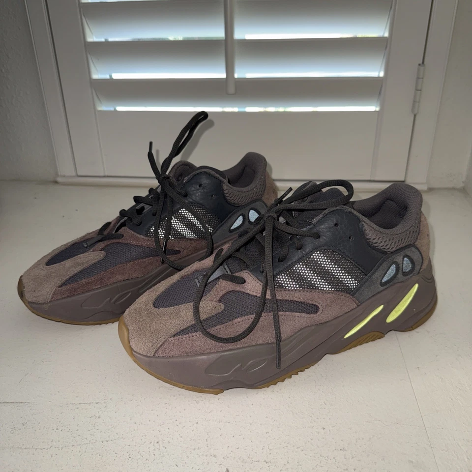 Talla 10.5 - Adidas Yeezy Boost 700 V1 Malva Foto 1 de 4