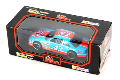 1991 Richard Petty 1:24 Diecast NASCAR Stock Car Replica Racing Champions 09050 - Image 1 of 4