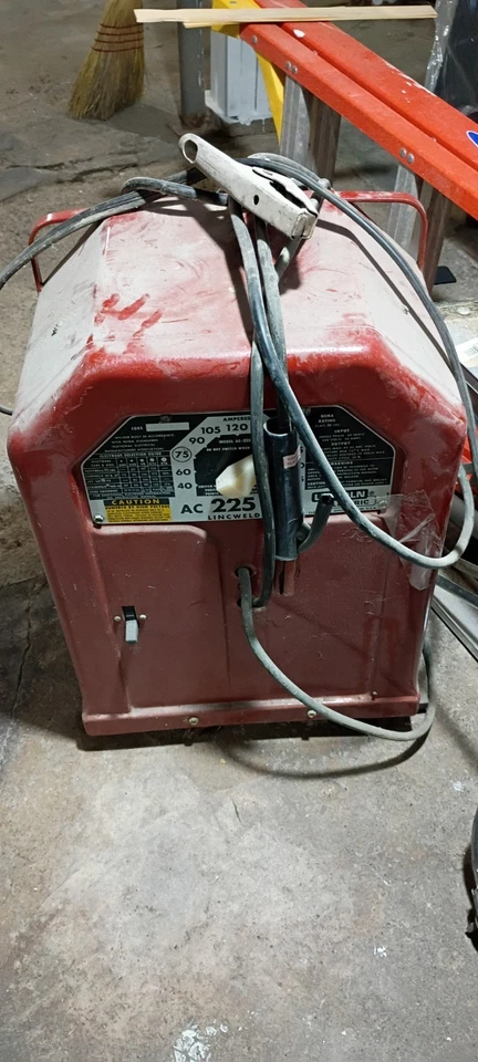 Soldadora de varilla eléctrica Lincoln AC225 Foto 1 de 1