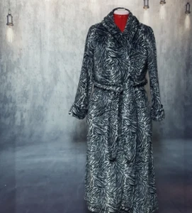 Luxury zebra patterned soft robe with pockets size S/M P/M - Picture 1 of 12
