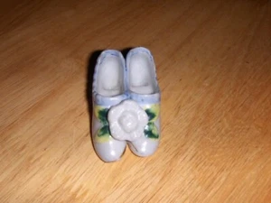 2" long shoes figurine - occupied Japan - Picture 1 of 2