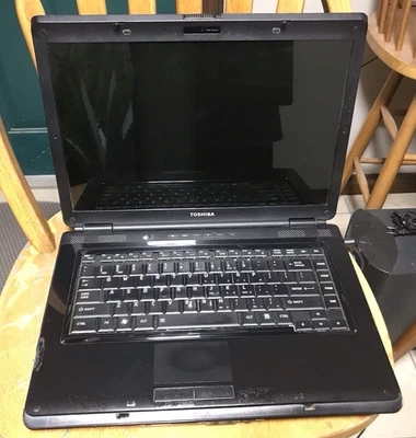 Toshiba Satellite L305-S5933 con Intel Pentium SIN HD/RAM, ¡SIN PROBAR! PIEZAS - REPARACIÓN Foto 1 de 4