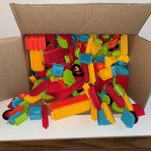 Too Many To Count! Large Battat Bristle Stem Building Blocks Interlocking Parts - Picture 1 of 16