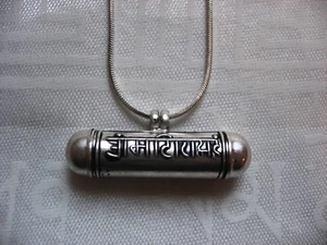 Tibetan Buddhism Om Mani Padme Hum Pendant with Scroll Gau India - Picture 1 of 1