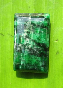Old Burma Maw Sit Sit; Fancy Plaque Cabochon. 50.20 Carats. Green, Black & White - Picture 1 of 9