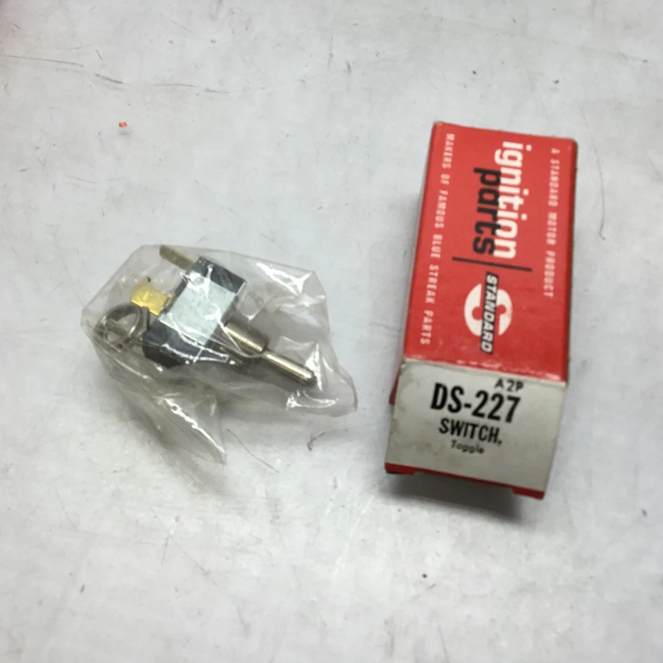 Interruptor de liberación de tapa de maletero DS227 estándar Foto 1 de 1