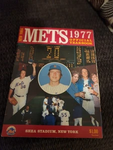 1977 New York Mets Official Yearbook Autographed By LENNY RANDLE! Rare! - Picture 1 of 3