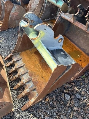 Cucharón Kubota K7921 36" para excavadora U48 U55 KX057 Foto 1 de 4