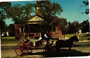 Williamsburg VA 1770 Gerichtsgebäude Pferdekutsche Vintage Postkarte - Bild 1 von 2