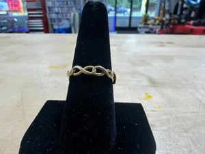 Tiffany & Co. AU750 18 Karat Yellow Gold Infinity Narrow Band Ring Size 7.75 - Picture 1 of 5