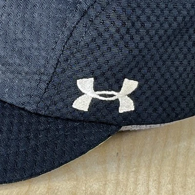 Gorra de correr Under Armor negra ligera de malla para mujer Foto 1 de 4