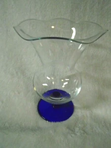 Princess House Crystal Sapphire Clear Vase (Blue Base) with Scalloped Edges 8"  - Picture 1 of 6