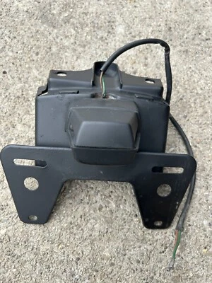 1983 1984 1985 1986 Honda V65 Magna VF1100 License Plate Light Bracket + Cover - Imagem 1 de 4