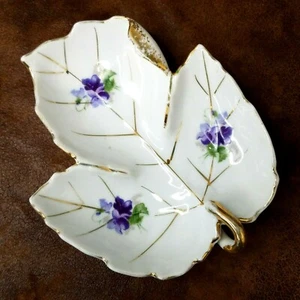Napco Porcelain Leaf Shape Hand Painted Candy Trinket Dish S831S Flowers - Picture 1 of 9