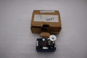NEW BOSCH 581-111-010-0 PNEUMATIC DIRECTIONAL VALVE STOCK H1081A - Picture 1 of 6