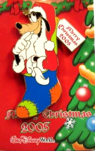 WDW 2005 Merry Christmas Santa Goofy Stocking Stuffer Pin- LE of 2000 - PP43197 - Picture 1 of 2