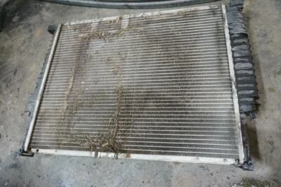 Conjunto de radiador de refrigerante OEM BMW E36 92-99 325i 328i 325is 328is Foto 1 de 4