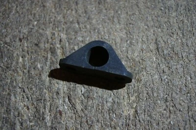 SOPORTE GUARDABARROS TRASERO GOMA SUZUKI TM400 TM250 TM125 TM100 63140-28300 Foto 1 de 3