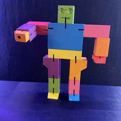 Cubo de madera multicolor Cubebot Areaware David Weeks Studio rompecabezas robot juguete inquieto Foto 1 de 4