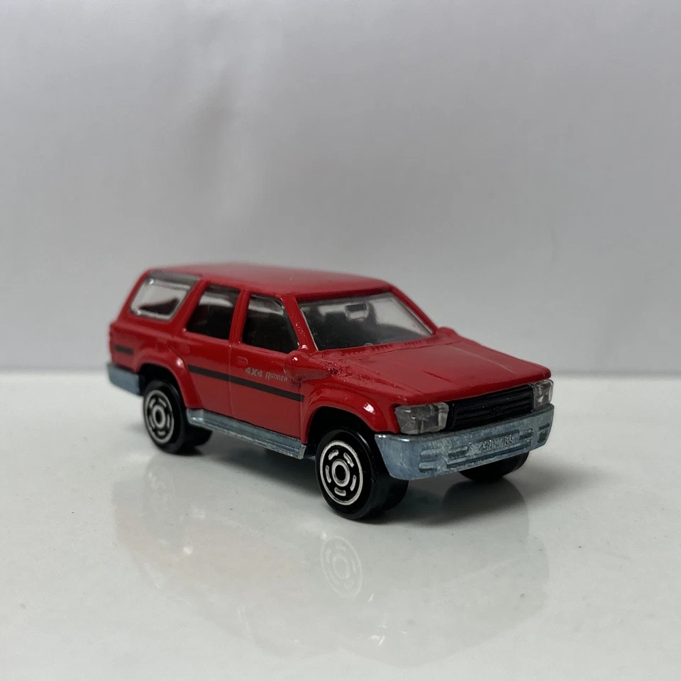 Коллекционная литая модель диорамы 1990-1995 Toyota 4Runner 4x4 масштаб 1:64 - Изображение 1 из 4
