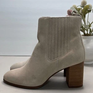 Violet & Red Meaghan Heeled Suede Bootie Off-White Side Zipper Women's 10 NWOB - Picture 1 of 10