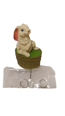 Серьги-кольца из чистого серебра Avon 2005 в упаковке с кроликом — см. фотографии. - Изображение 1 из 4