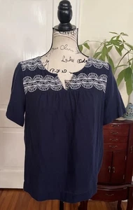 Old Navy Damen Bluse dunkelblau 100% Baumwolle Schlitzausschnitt bestickt Größe M - Bild 1 von 12
