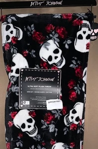 Betsey Johnson Black Red Roses Sculls Ultra Soft Plush Throw Blanket Halloween - Picture 1 of 4
