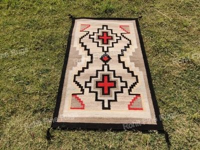 Alfombra Navajo Tela a Mano 4x6 Pies Lana Kilim Patrón Suroeste Dos Colinas Grises Alfombra Foto 1 de 4