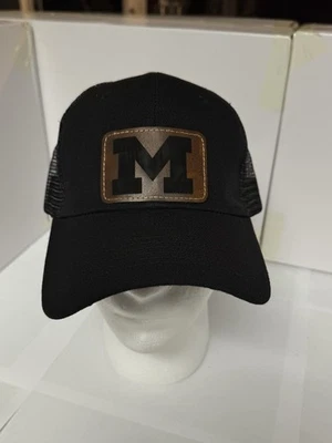 Gorra de camionero unisex ajustable con parche de cuero Michigan Wolverines Foto 1 de 4
